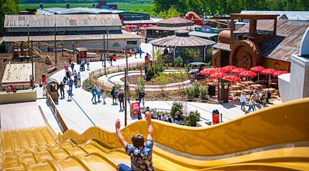 Niedersachsen hat einen neuen Freizeitpark: Das Karls Erlebnis-Dorf Loxstedt. / Foto: Sina Schuldt/dpa