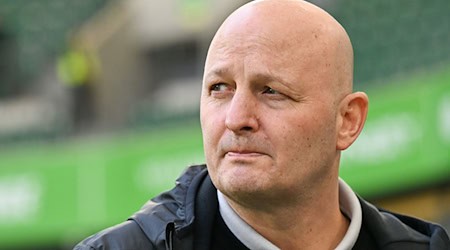 Sucht einen neuen Trainer für die nächste Saison: Sport-Geschäftsführer Peter Christiansen vom VfL Wolfsburg. / Foto: Swen Pförtner/dpa