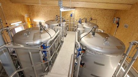 Das Besondere ist ein mehrstufiges Filtersystem, in dem auch Ozon zur Biofiltration eingesetzt wird. / Foto: Stefan Rampfel/dpa