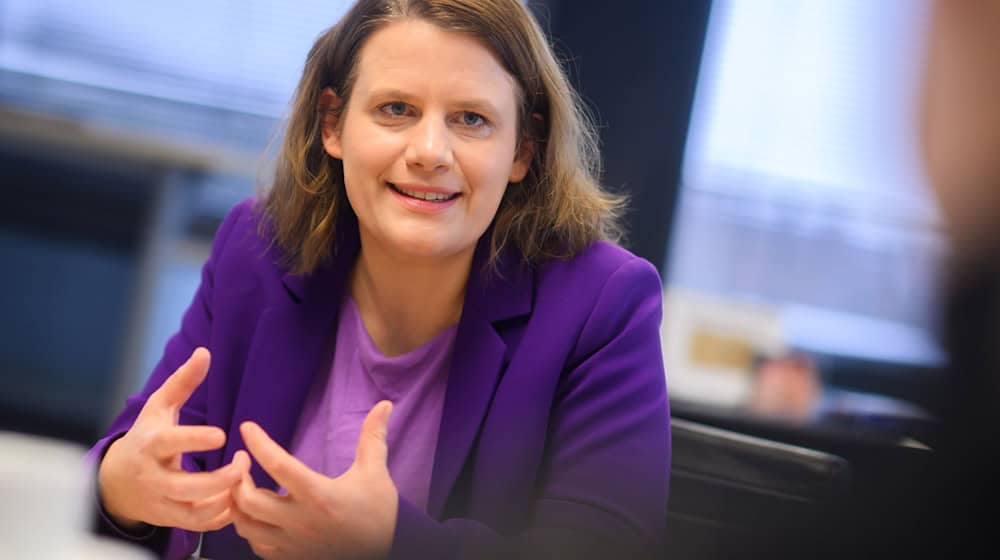Ministerin Hamburg will Jugendliche besser auf den Beruf vorbereiten – und damit das Fachkräfteproblem zumindest teilweise lösen. (Archivbild) / Foto: Julian Stratenschulte/dpa
