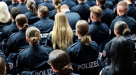 Nicht genug Nachwuchs? Die Polizeigewerkschaften klagen über eine sich zuspitzende Personalsituation. (Archivbild) / Foto: Michael Matthey/dpa