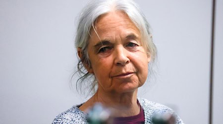 Der Prozess gegen Daniela Klette wird erstmals in einer eigens umfunktionierten Reithalle stattfinden. (Archivbild) / Foto: Focke Strangmann/Getty Images Europe/Pool/dpa