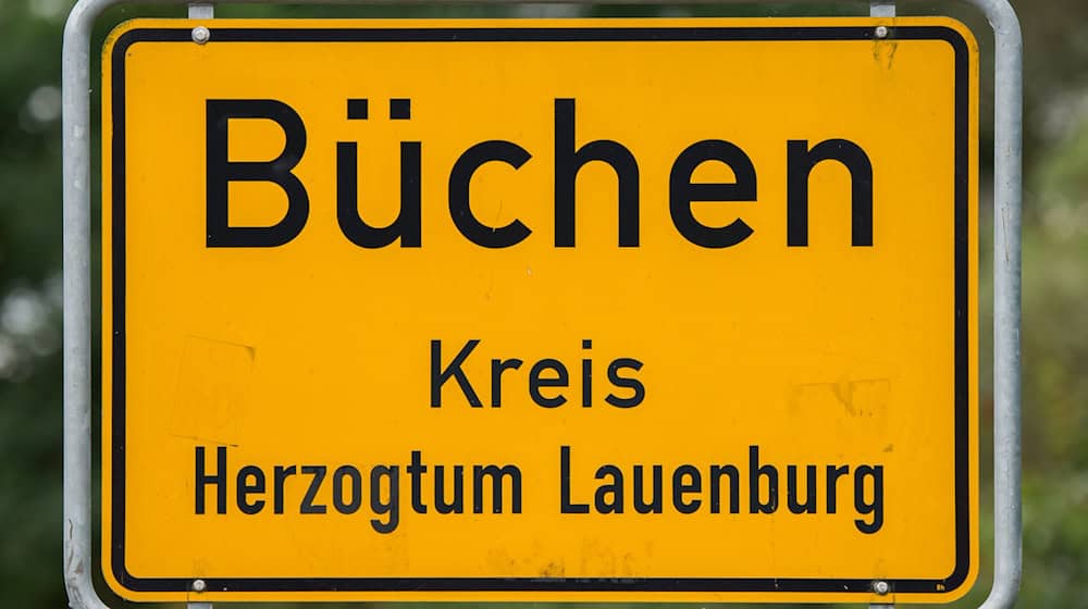 Im Bahnhof Büchen hat ein Raucher seine Zigarette nicht schnell genug geschafft und ist auf den fahrenden Zug aufgesprungen.  / Foto: picture alliance / Daniel Bockwoldt/dpa