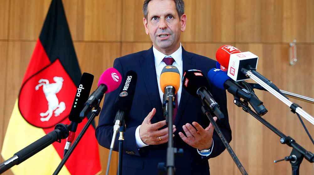 Niedersachsens neuer Regierungschef Lies ruft nach seiner Wahl zu mehr gesellschaftlichem Zusammenhalt auf. / Foto: Moritz Frankenberg/dpa