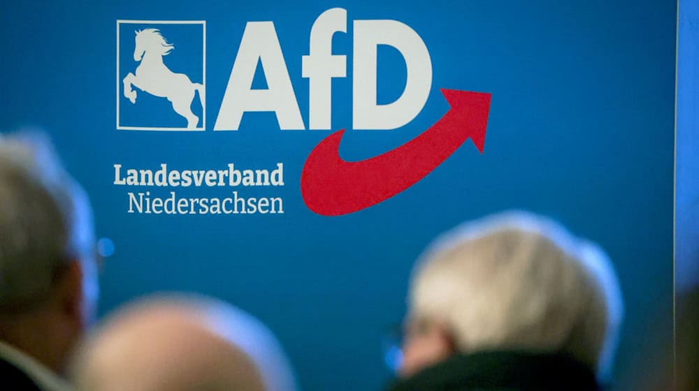 Die Einstufung der AfD als gesichert rechtsextremistisch durch den Verfassungsschutz hat die Umgangsdebatte auch in Niedersachsen befeuert. (Archivbild)  / Foto: Focke Strangmann/dpa