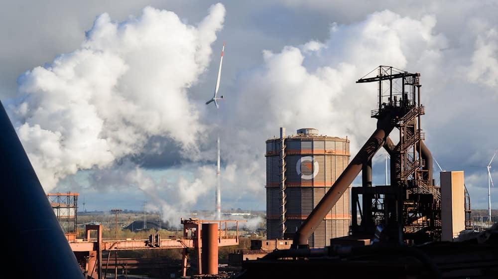 Bei Salzgitter sinkt der Absatz, es laufen Verluste auf. / Foto: Julian Stratenschulte/dpa
