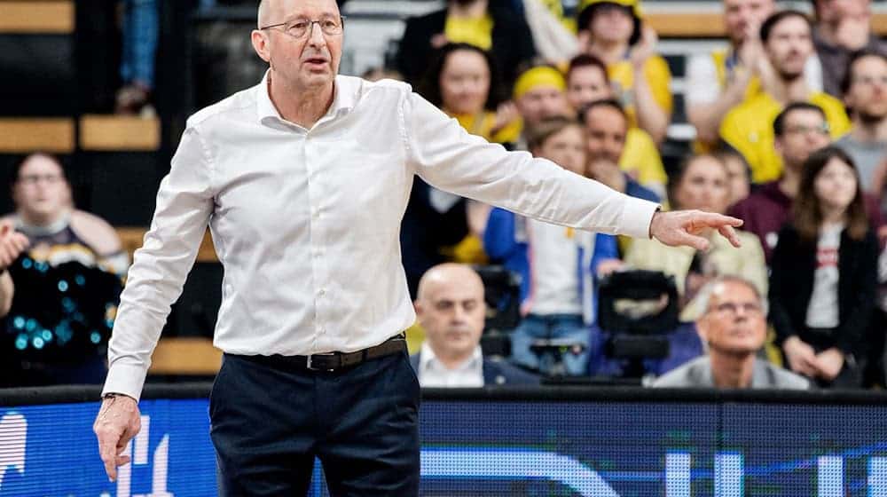 Mladen Drijencic und die EWE Baskets Oldenburg haben weiter eine Chance auf die Playoffs. / Foto: Hauke-Christian Dittrich/dpa