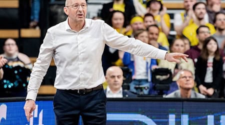 Mladen Drijencic und die EWE Baskets Oldenburg haben weiter eine Chance auf die Playoffs. / Foto: Hauke-Christian Dittrich/dpa