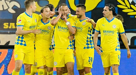 Eintracht Braunschweig hat das Relegationshinspiel zur 2. Bundesliga beim 1. FC Saarbrücken gewonnen. / Foto: Uwe Anspach/dpa