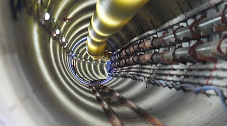 Der Abschnitt unter der Elbe der Stromleitung Suedlink soll 2027 fertiggestellt sein. / Foto: Marcus Brandt/dpa