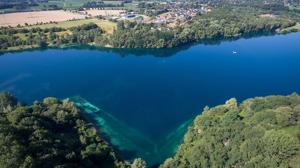 Der Kreidesee ist ein beliebtes Ziel für Taucher. Ein 34-Jähriger ist hier bei einem Tauchunfall gestorben. (Archivbild) / Foto: Sina Schuldt/dpa