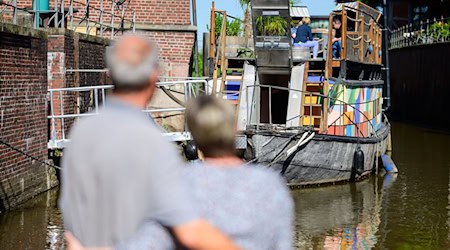 Im Stader Hansehafen können Besucher Nächte im Kutter buchen - mit Blick in den Sternenhimmel. / Foto: Philipp Schulze/dpa