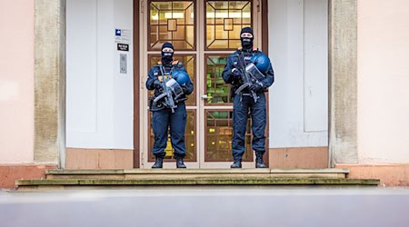Eine 42 Jahre alte frühere Islamistin muss sich wegen Mitgliedschaft in der Terrormiliz IS vor dem Oberlandesgericht Celle verantworten. (Archivbild) / Foto: Moritz Frankenberg/dpa