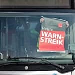 Warnstreiks im öffentlichen Nahverkehr in Niedersachsen angekündigt. (Archivbild) / Foto: Jan Woitas/dpa