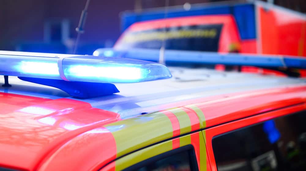 Beim Zusammenstoß mehrerer Fahrzeuge sind vier Menschen verletzt worden, zwei von ihnen schwer. (Symbolbild) / Foto: Julian Stratenschulte/dpa