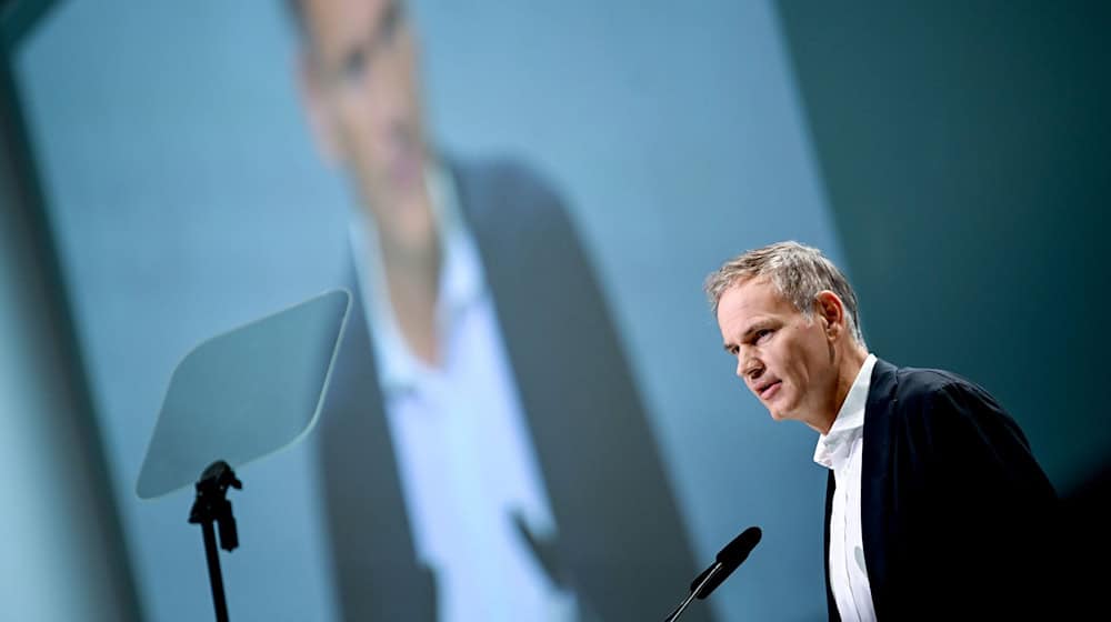 Konzernchef Oliver Blume wird erneut nur digital zu den VW-Aktionären sprechen. (Archivbild) / Foto: Britta Pedersen/dpa