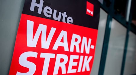 Die Gewerkschaft Verdi ruft im Nahverkehr zu Warnstreiks auf. (Symbolbild) / Foto: Hauke-Christian Dittrich/dpa