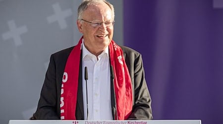 SPD-Politiker Weil plädiert für eine sachliche Debatte über die AfD. / Foto: Moritz Frankenberg/dpa