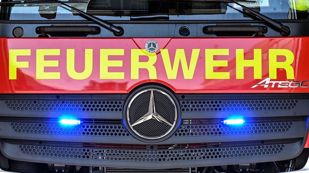 Die fünfköpfige Familie musste von der Feuerwehr über ihren Balkon gerettet werden (Symbolbild).  / Foto: Uli Deck/dpa
