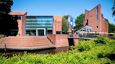 Die Kunsthistorikerinnen Ina Grätz und Silke Oldenburg übernehmen zusammen die wissenschaftliche Leitung der Kunsthalle Emden. (Archivbild) / Foto: Hauke-Christian Dittrich/Deutsche Presse-Agentur GmbH/dpa