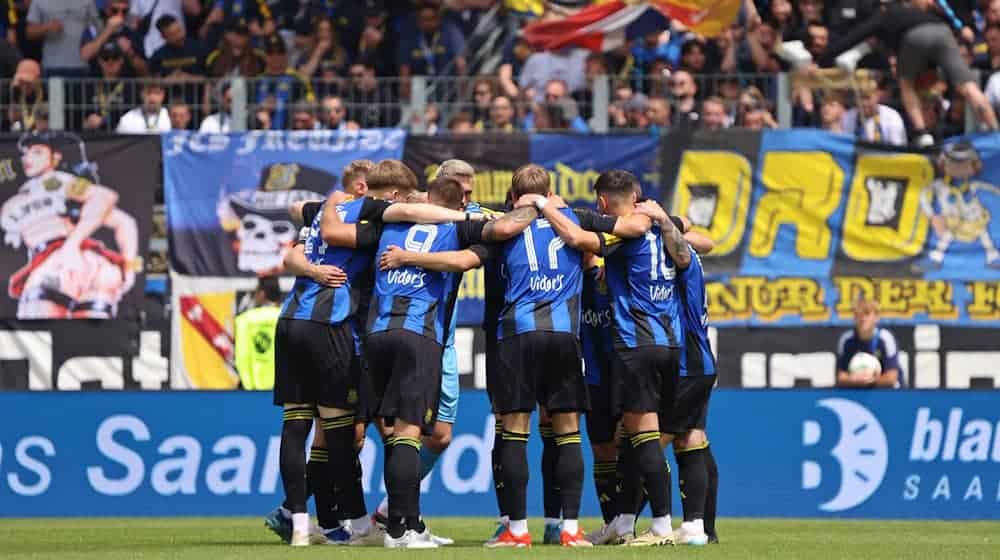 Der 1. FC Saarbrücken hofft gegen Eintracht Braunschweig auf die Rückkehr in die 2. Fußball-Bundesliga. / Foto: Fabian Kleer/Fussball-News-Saarland/dpa