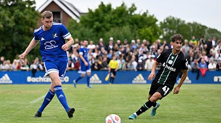 Wieder am Ball: Per Mertesacker. / Foto: Swen Pförtner/dpa