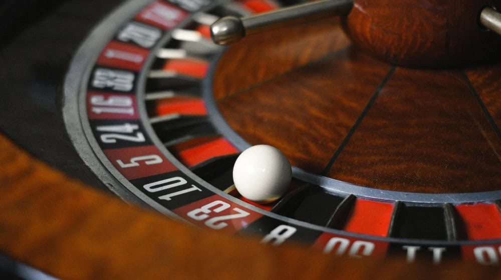 Zwischen Spannung und Regulierung: Wie Gesetze das Spieltempo diktieren. / Bild: pexels.com