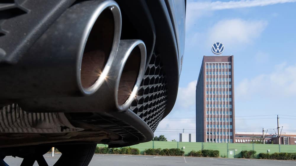 Der Dieselskandal kostete VW bereits Milliarden. Ein Bußgeld wegen Datenschutzverstößen bleibt den Wolfsburger nun aber erspart. (Archivfoto) / Foto: Julian Stratenschulte/dpa