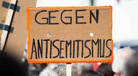 Die Recherche- und Informationsstelle Antisemitismus (RIAS) in Niedersachsen stellt ihren Jahresbericht für 2024 vor. (Symbolbild) / Foto: Christophe Gateau/dpa