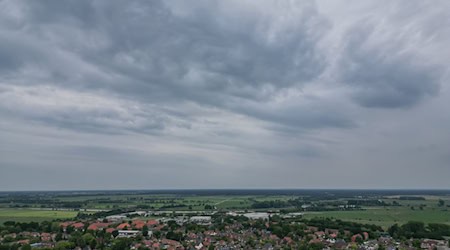 In Niedersachsen und Bremen bleibt es meist bewölkt mit zeitweiligem Regen. (Foto Symbolbild) / Foto: Lars Penning/dpa