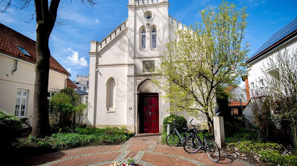 Ab Mittwoch steht ein 28-Jähriger wegen des Brandanschlags auf die Oldenburger Synagoge vor Gericht. (Archivbild) / Foto: Hauke-Christian Dittrich/dpa