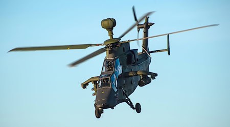 Eingesetzt werden vier Kampfhubschrauber und ein Übungshubschrauber. (Symbolbild) / Foto: Philipp Schulze/dpa