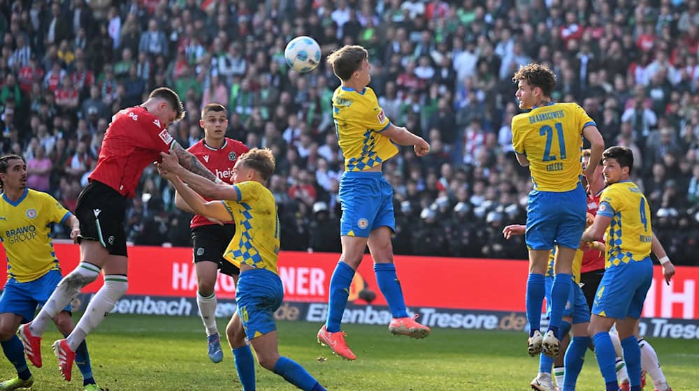 Das nächste Derby zwischen Braunschweig und Hannover findet im Oktober statt.  / Foto: Swen Pförtner/dpa