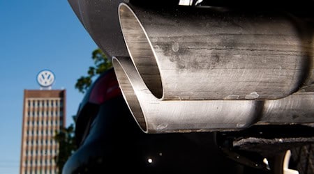 Bei Abgasen und Volkswagen fällt vielen das Wort «Skandal» als Ergänzung ein - die Heimat des Konzerns liegt beim Anteil sauberer Autos allerdings auf dem ersten Platz. / Foto: Julian Stratenschulte/dpa