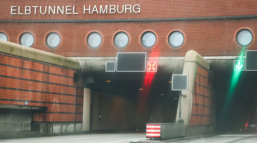 Die A7 und der Elbtunnel werden am Wochenende in Richtung Süden voll gesperrt. (Archivbild) / Foto: Christian Charisius/dpa
