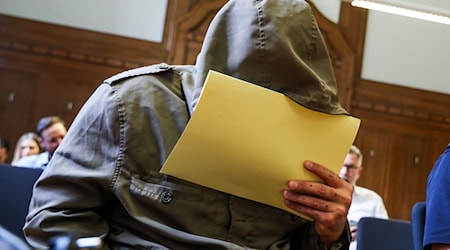 Abu Walaa, verurteilter IS-Terrorist und früherer IS-Statthalter in Deutschland, scheitert mit Klage gegen seine Ausweisung. / Foto: Christoph Reichwein/dpa