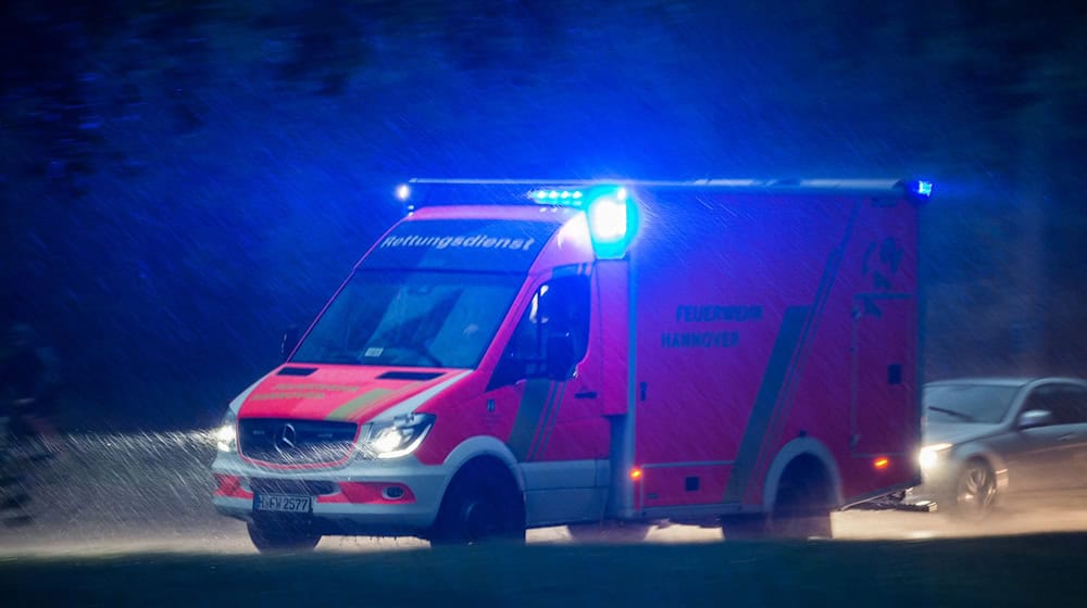 Ein 44-Jähriger wurde bei einem Unfall schwer verletzt. (Symbolbild) / Foto: Silas Stein/dpa