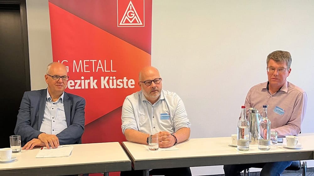 Gewerkschaft und Politik kritisieren den Kurswechsel des Stahlkonzerns ArcelorMittal und fordern einen neuen Zukunftsplan für das Bremer Werk.  / Foto: Helen Hoffmann/dpa