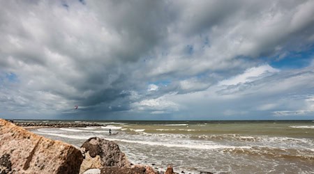 Norddeutschland startet mit Gewittern in die Woche, doch der Dienstag bringt viel Sonne. (Symbolbild) / Foto: Frank Molter/dpa