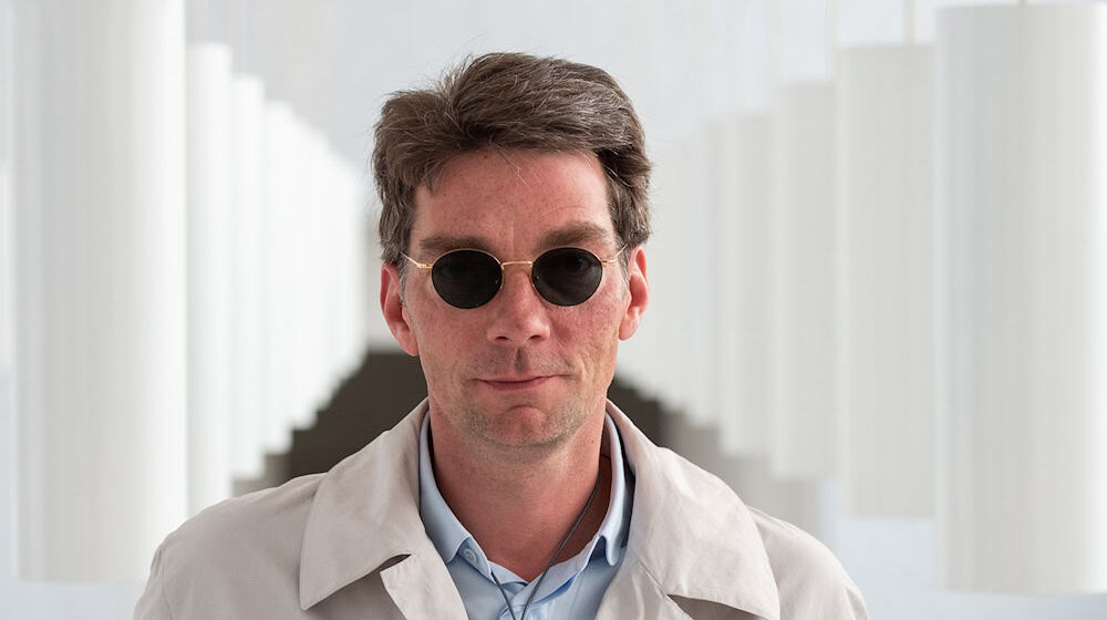Nach der Hundekot-Attacke auf eine Journalistin sagt Hannovers Ex-Ballett-Chef Marco Goecke: «Ich bin sicher, dass auch jeder andere um mich herum einen dunklen Punkt hat, mit dem er weiterleben muss.» (Archivbild) / Foto: Christophe Gateau/dpa