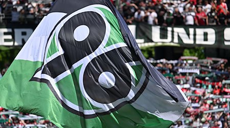 Hannover 96 hat einen neuen Innenverteidiger verpflichtet. / Foto: Swen Pförtner/dpa