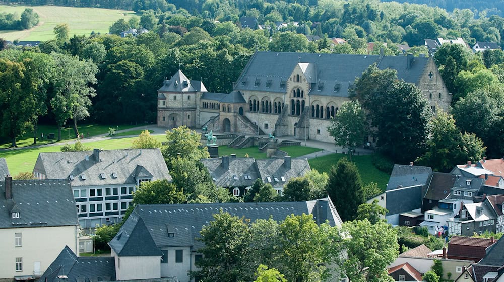 Die Kaiserpfalz-Gelände in Goslar gehört zum Unesco-Weltkulturerbe. (Archivbild) / Foto: Swen Pförtner/dpa