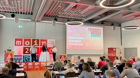 Betriebsräte aus norddeutschen Unternehmen haben auf einer Konferenz in Bremen über die Herausforderungen und Chancen des Strukturwandels gesprochen.  / Foto: Helen Hoffmann/dpa