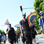 Nach dem Christopher Street Day (CSD) in Emden wurde ein Demo-Teilnehmer angegriffen. Die Polizei ermittelt gegen drei Minderjährige. (Archivbild) / Foto: Lars Penning/dpa