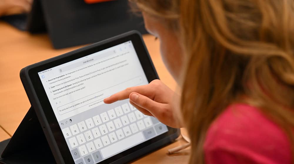 Schülerinnen und Schüler im kleinsten Bundesland können den KI-Chatbot Telli nutzen. Bremen ist nach eigenen Angaben das erste Bundesland, das Telli flächendeckend zur Verfügung stellt. / Foto: Carmen Jaspersen/dpa