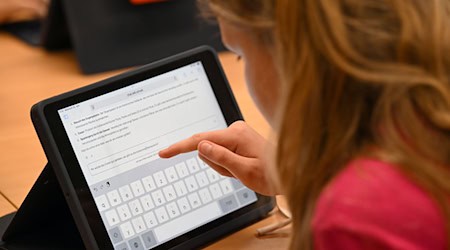 Schülerinnen und Schüler im kleinsten Bundesland können den KI-Chatbot Telli nutzen. Bremen ist nach eigenen Angaben das erste Bundesland, das Telli flächendeckend zur Verfügung stellt. / Foto: Carmen Jaspersen/dpa