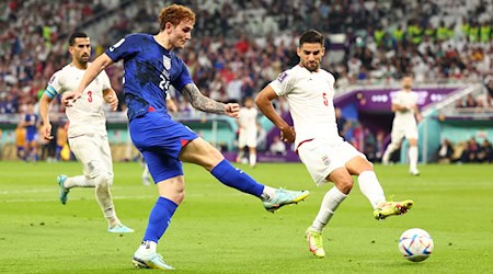 Hat sich für die Bundesliga wieder interessant gemacht: US-Nationalspieler Josh Sargent (M). / Foto: Christian Charisius/dpa