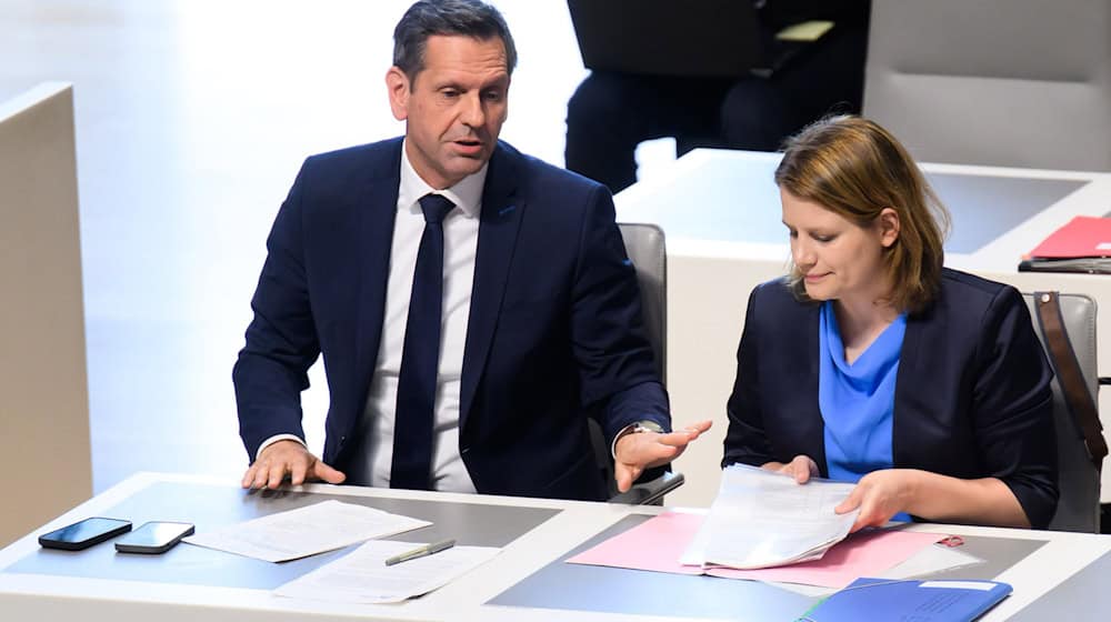 Olaf Lies und Julia Willie Hamburg beraten über den Einsatz von Milliarden aus Bundesmitteln. (Archivbild) / Foto: Julian Stratenschulte/dpa