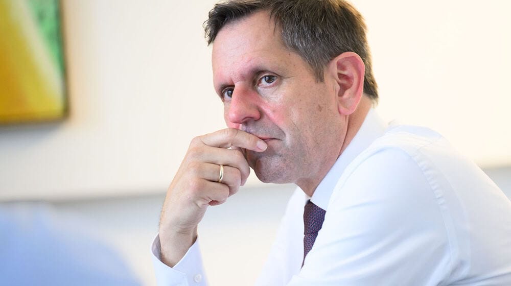 Der SPD-Politiker Lies sieht in der Rüstungsindustrie einen Wachstumstreiber. (Archivbild) / Foto: Julian Stratenschulte/dpa