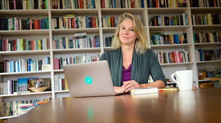 Tamar Noort erzählt die Geschichte einer Nacht in einem Schlaflabor. Es geht um die Nöte zweier Frauen. (Archivbild) / Foto: Philipp Schulze/dpa